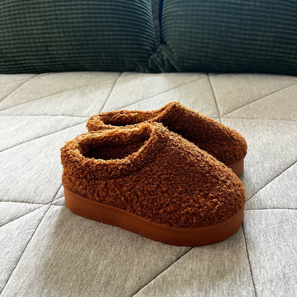 Tan Fuzzy Teddy Slippers